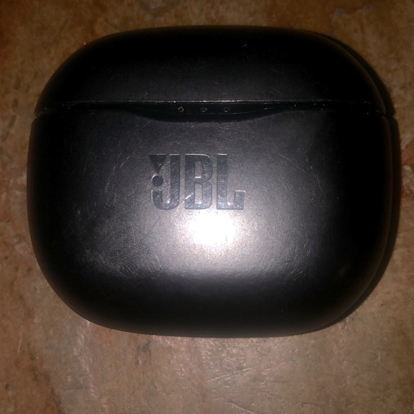 JBL Tune 120TWS - True Wireless in-Ear Headphone. - Picture 1 of 3